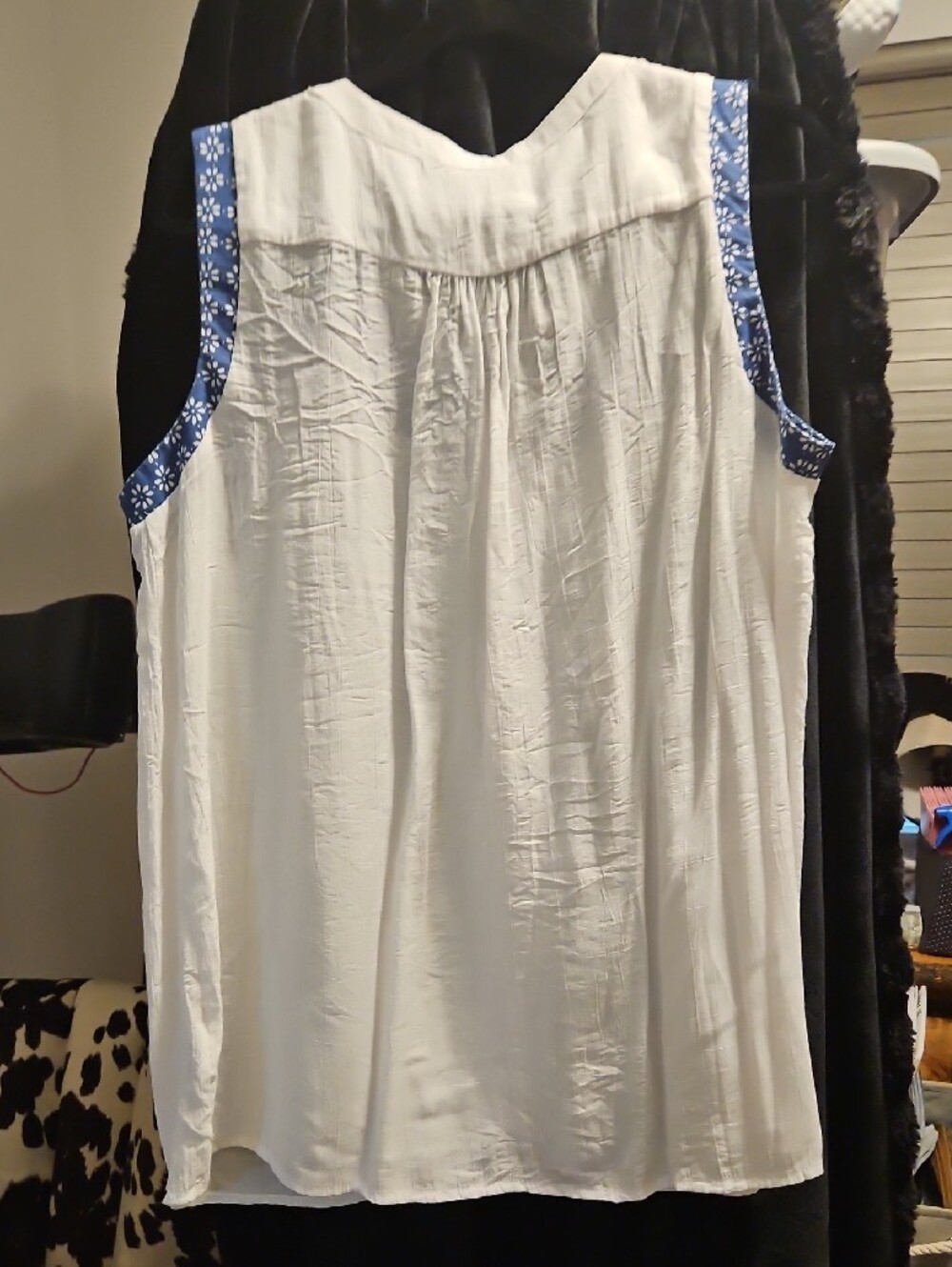 Hannah White Sleeveless Camisole with Blue Floral Yoke - Picture 4 of 4